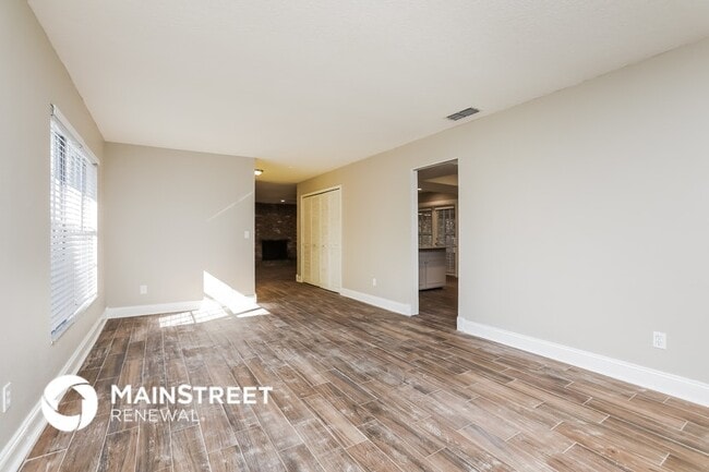 Photo - 1580 Banks St