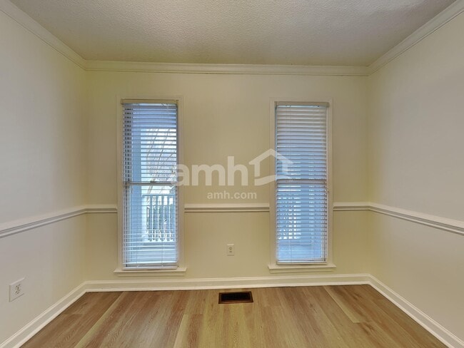 Photo - 609 Two Gait Ln