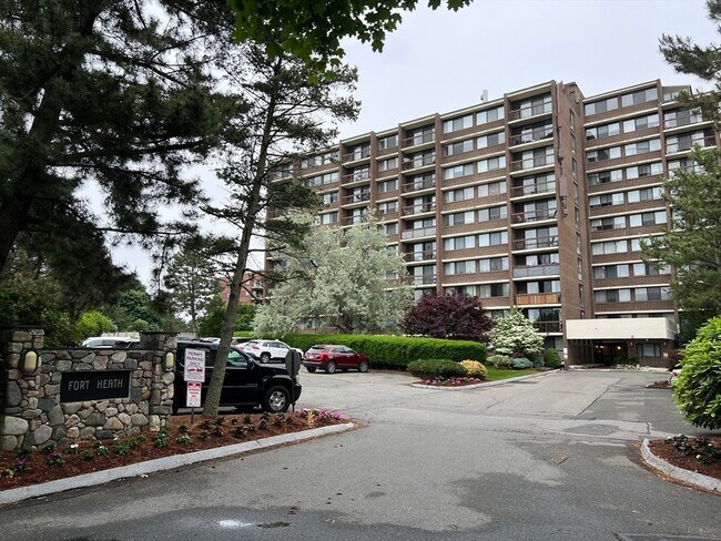 Building Photo - 1 Pond St Unit 2F Rental