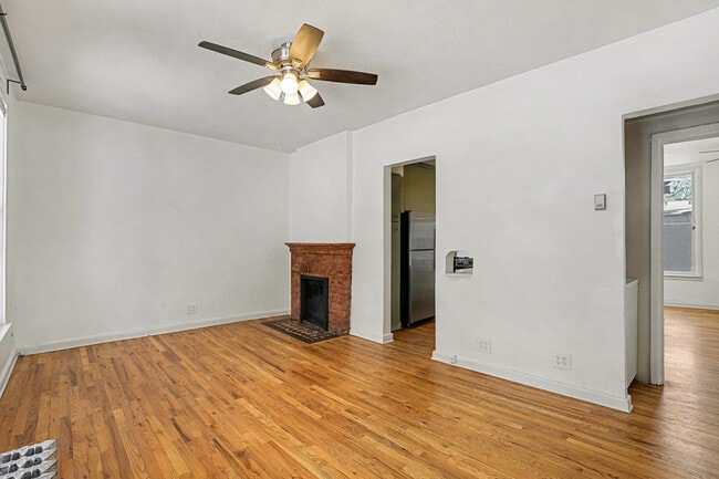 Photo - 2122 Hooker St