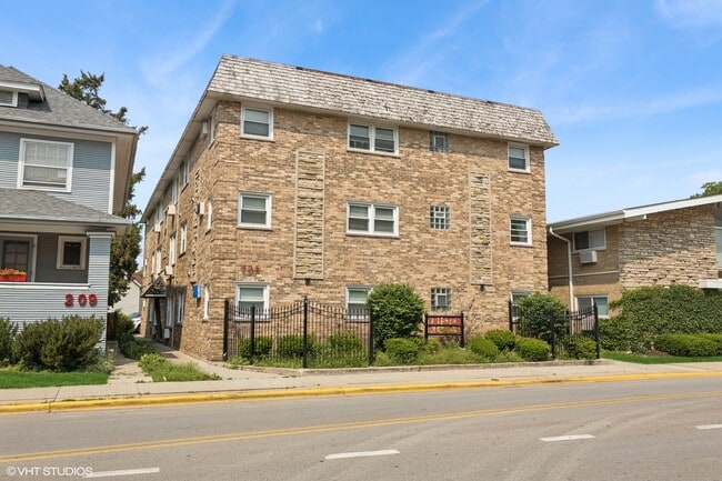 Building Photo - 205 Circle Ave Unit 2B Rental