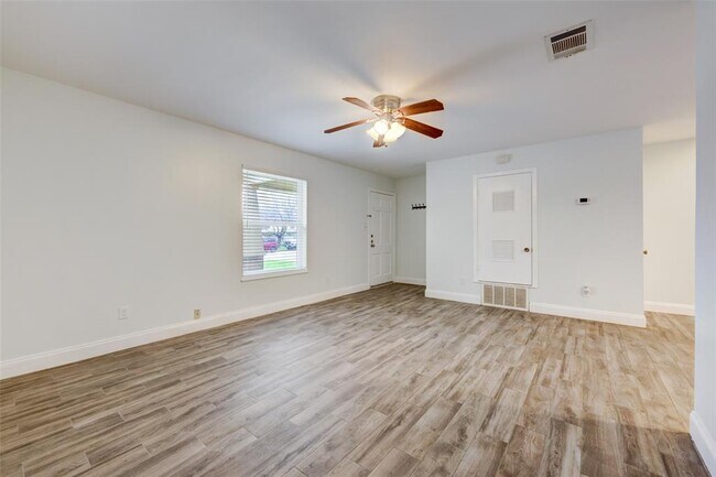 Photo - 2701 St Edwards Cir