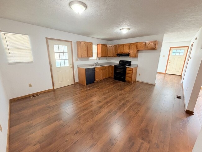 Photo - 550 Wood St