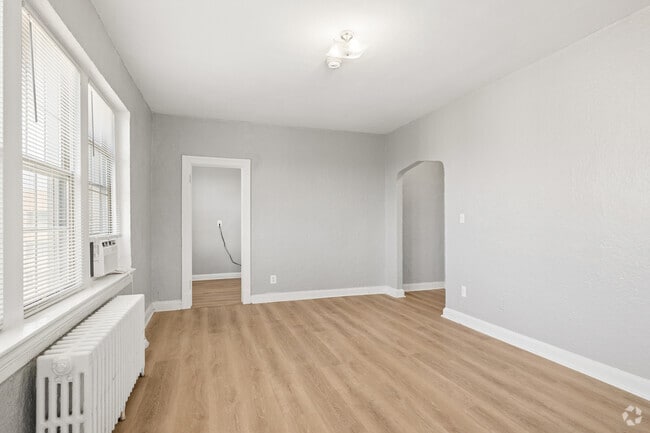 1BR, 1BA - 453SF - Living Room - Oaklawn Apartments