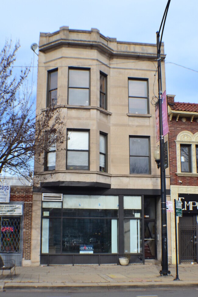 Photo - 2450 W Division St House