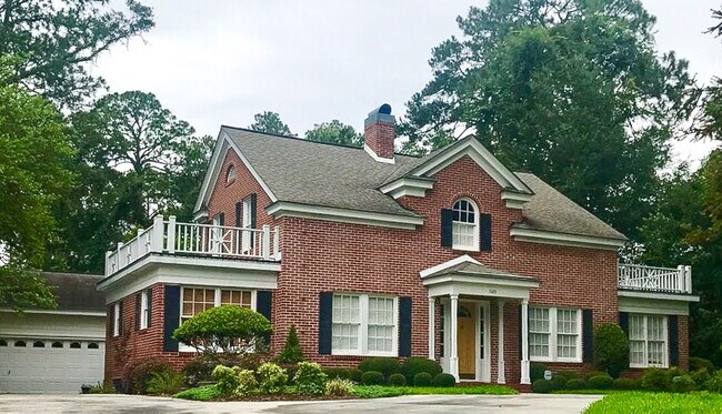 Photo - 1105 Cherokee Dr House