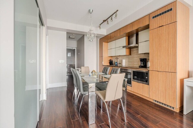 Photo - 299 Front St W Unit ID1037023P