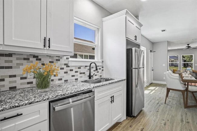 Photo - 512 E Heron St