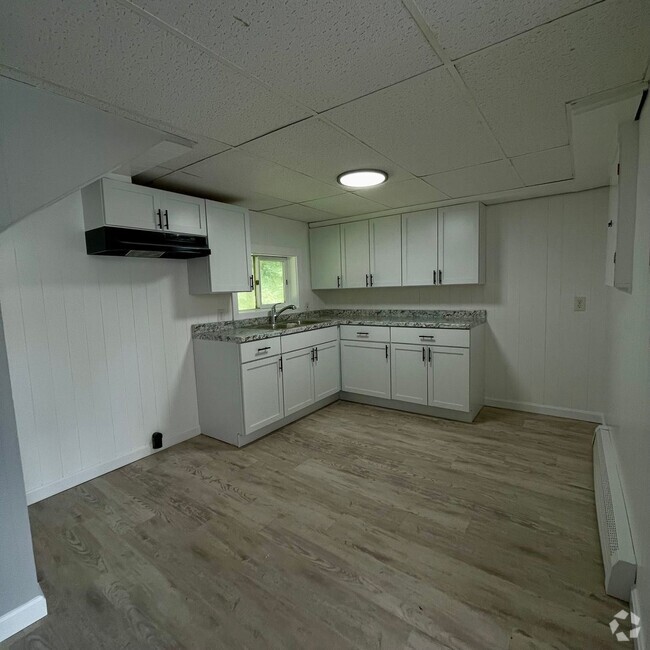 Building Photo - 154 W Bow St Unit C Rental
