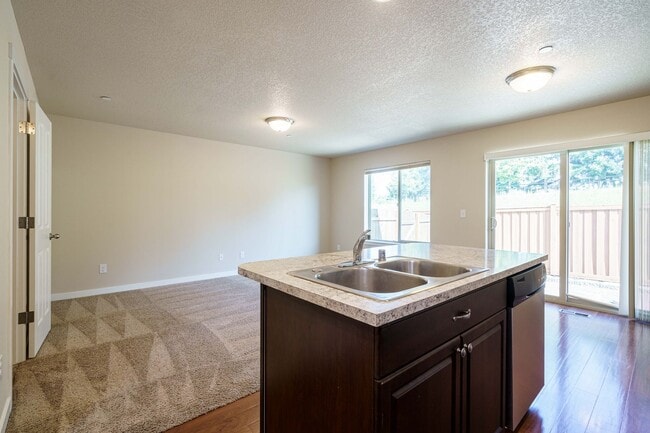 Photo - 1503 Sq Ft Townhome | 3 Bedrooms | Garage | Washer/Dryer Included