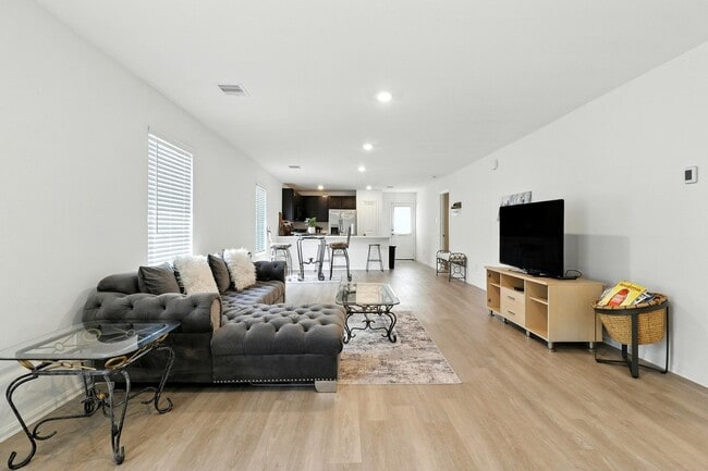 Photo - 379 Jewett Meadow Dr