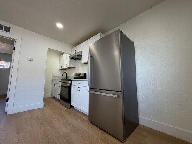 Building Photo - 438 Perlite Way Unit B