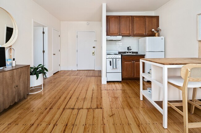 Photo - 9 Buswell St Unit 4R