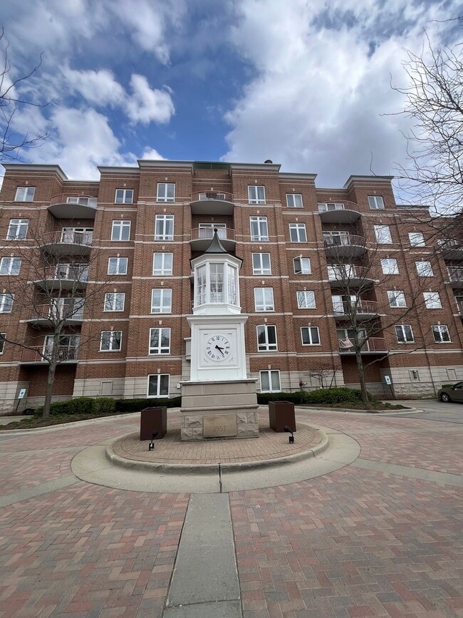 Building Photo - 799 Graceland Ave Unit 402A