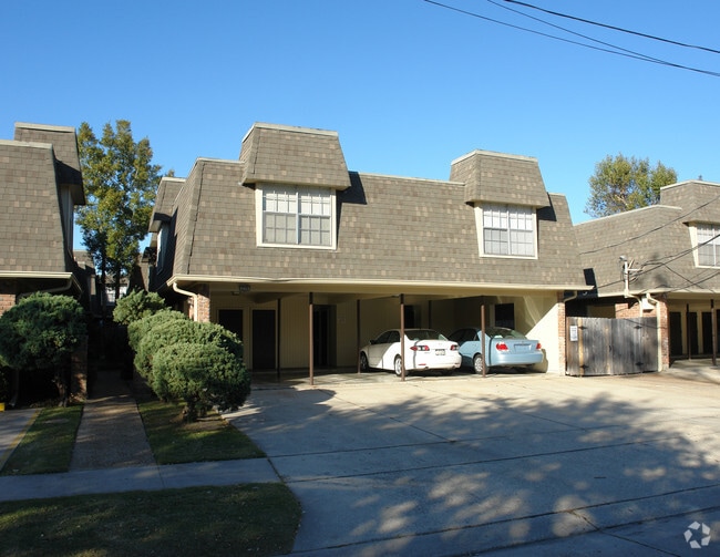 Metairie Plaza Apartments