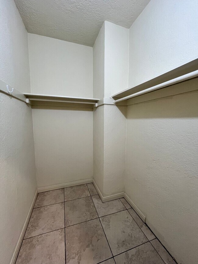 Photo - LARGE UPSTAIRS ONE BEDROOM ONE BATH! WITH FIRST-COME FIRST-SERVE PARKING AVAILABLE Unit 2516A