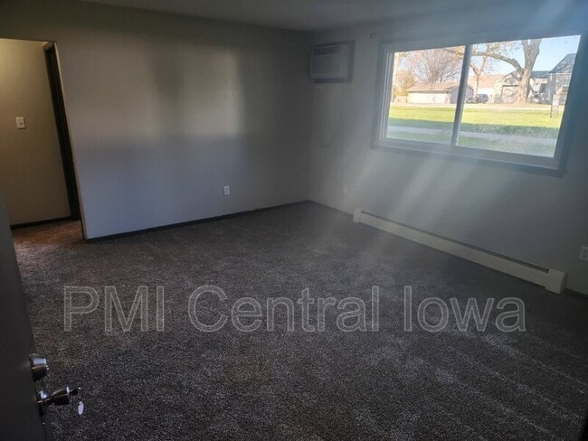 Photo - 450 Laurel St Unit Apt 2