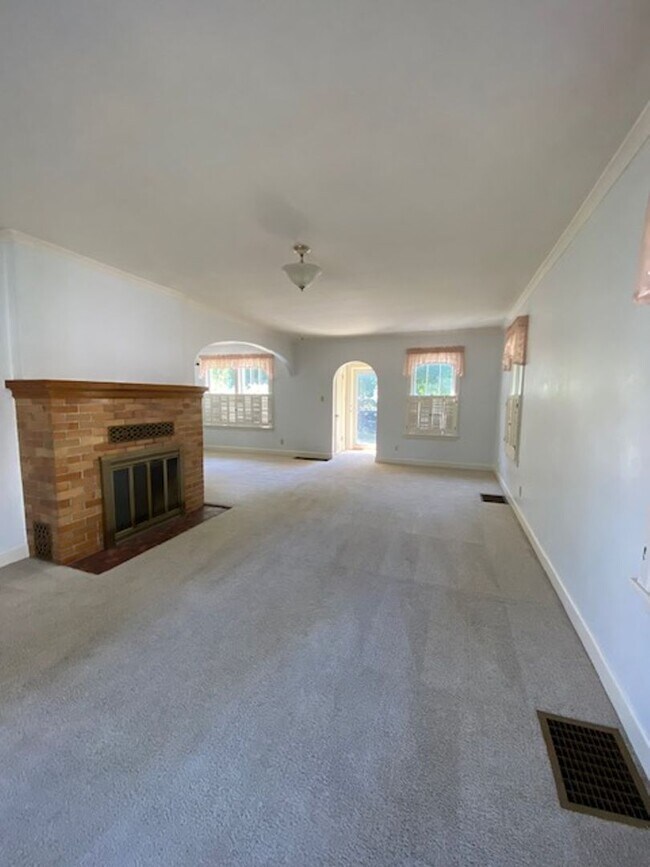 Photo - $2,695 / AVAILABLE NOW! 3BD Single Family Home