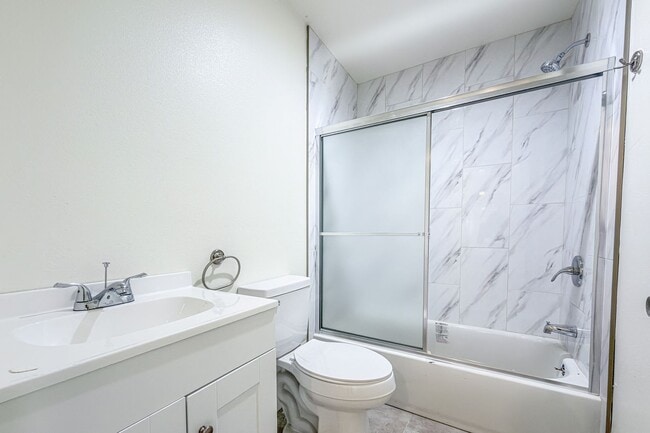 Photo - 2026 Luxury 4 & 6 Bedroom Units Unidad #732 1/2