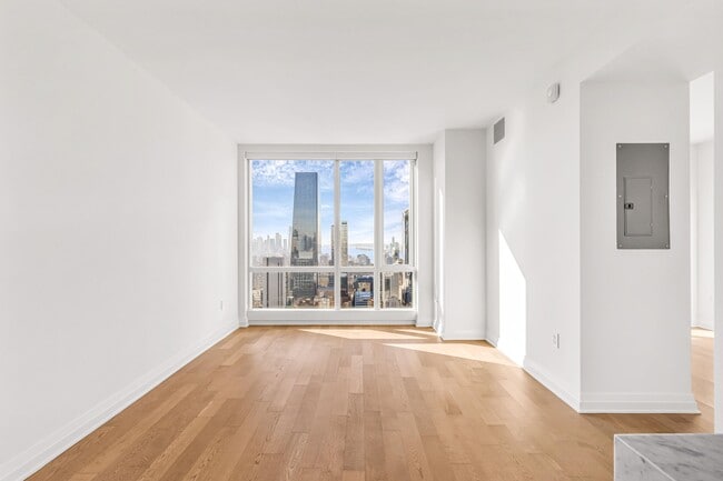 Photo - 460 W 42nd St