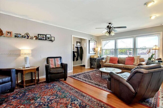 Photo - 104 N Brookside St