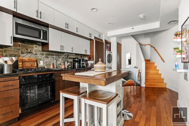 Photo - Furnished 2bed/2bath Penthouse w/Views Unit PH3002