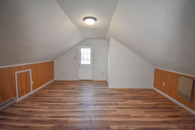 Photo - Studio Apartment in Mill Hall Close to Greenhouse!