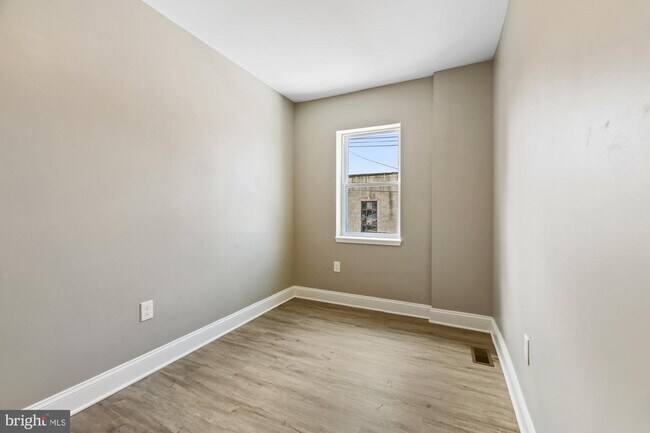 Photo - 1109 Bonaparte Ave