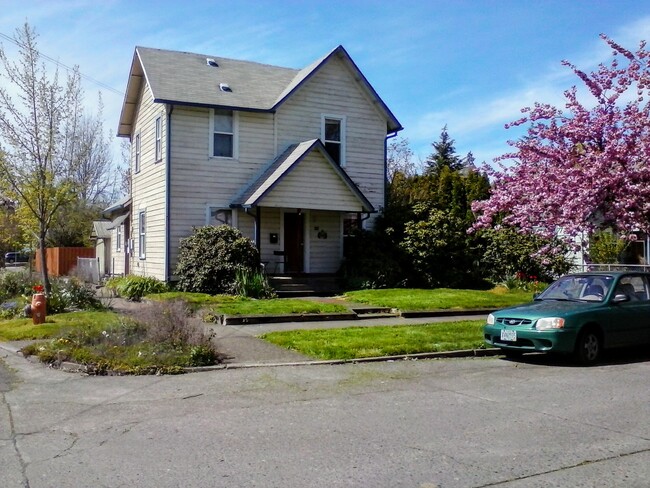 Front view on 16th St - 500 NW 16th St House