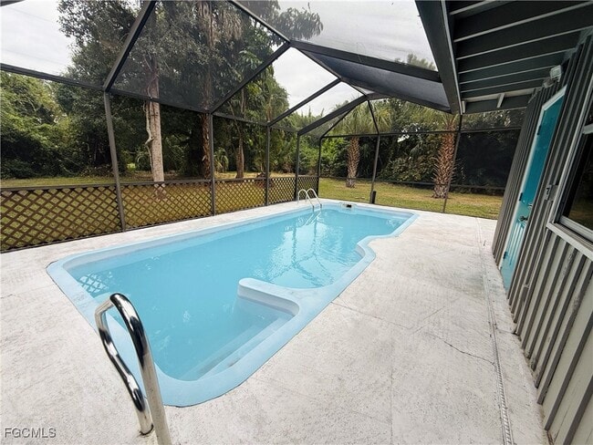 Photo - 1840 Maple Ave