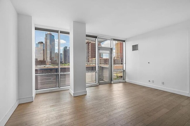 Photo - 519 Borden Ave - 3F