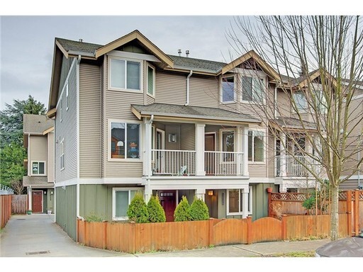 Building Photo - LIKE NEW three bedroom with fantastic updates, one car garage and private newly fenced front patio!