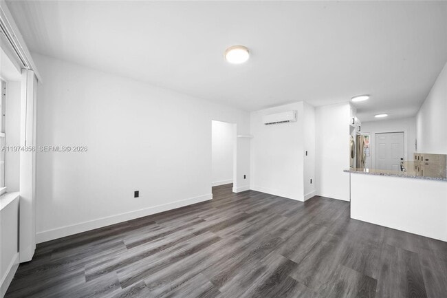 Building Photo - 3551 SW 10th St Unit 8A