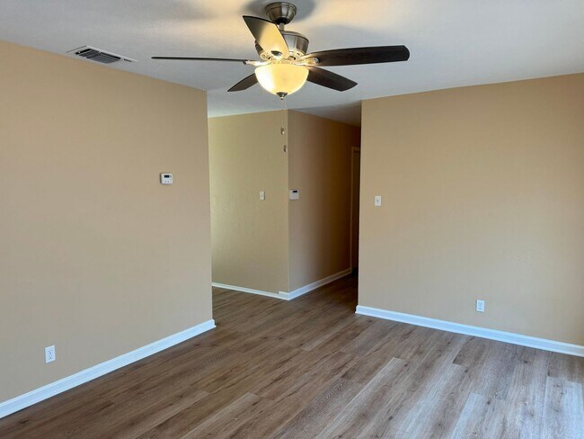 Photo - 1005 Vly Frg Dr