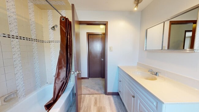 Photo - SPACIOUS THREE BEDROOM-2 BATHROOM TOWNHOME IN NORTH LONDON