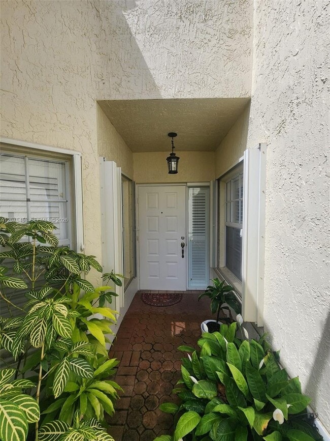 Photo - 6053 Heliconia Rd