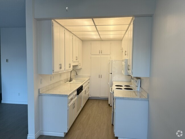Building Photo - 2300 Front St Rental