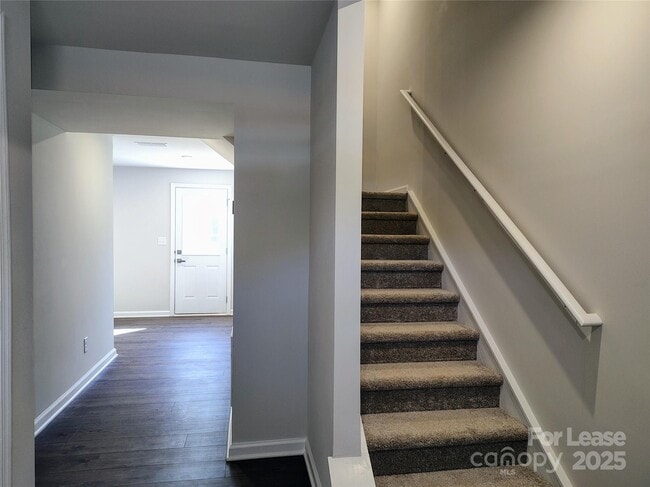 Photo - 8031 Sinnet Pl