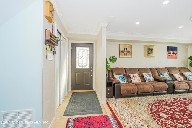 Photo - 453 Dongan Hills Ave