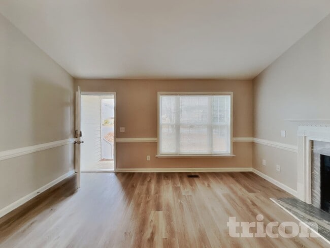 Photo - 112 Glengariff Ln