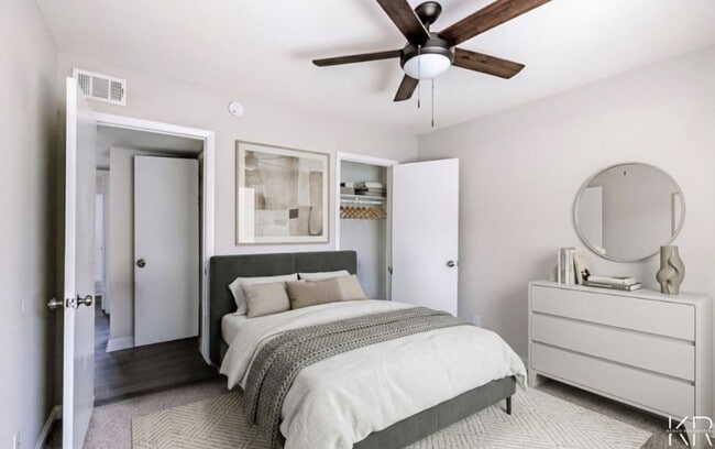 Live Connected. Live Collier.