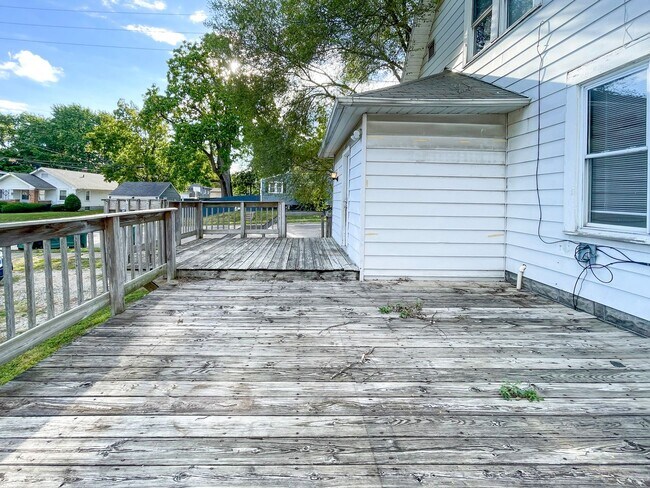 Photo - PRELEASING for AUGUST! Close to Campus: In...