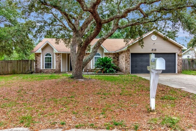3 Bedroom in Navarre! Move In $200 off 1st... - 3 Bedroom in Navarre! Move In $200 off 1st... House