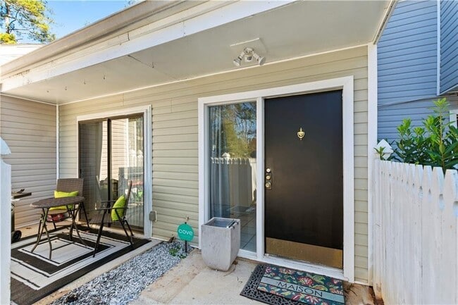 Photo - 2685 Meadowlawn Dr