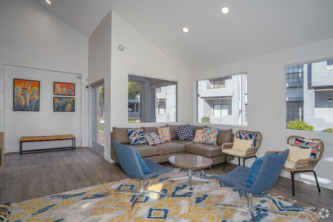 Clubhouse - Diamonte on Bell