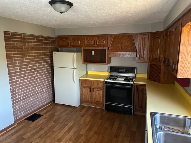Photo - 1898 Ashland Rd Unit 2