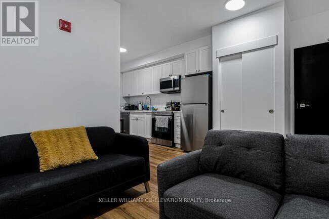 Photo - 610 King St E