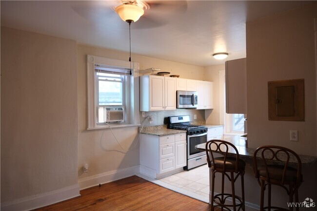 Building Photo - 88 W Utica St Rental