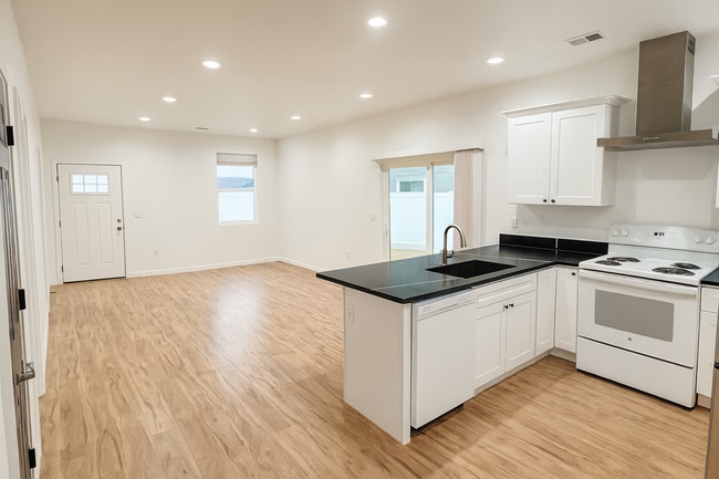 Photo - 119 Grant Dr Unit A