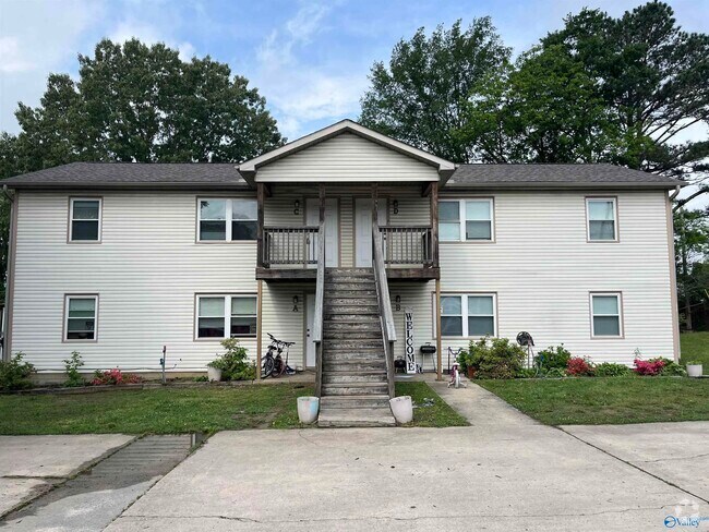 Building Photo - 611 Adelle St SW Unit C Rental